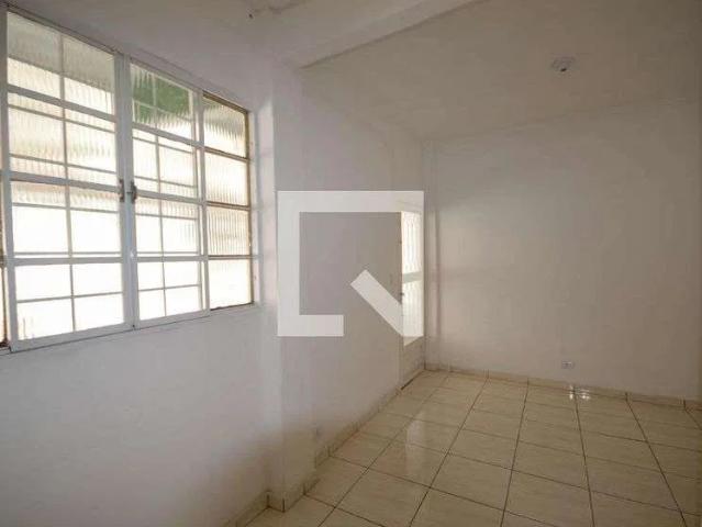 Casa / Sobrado para Locação em Nova Iguaçu/RJ Cerâmica 2 Quartos