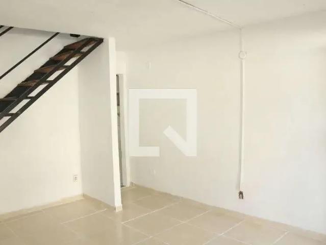 Casa / Sobrado para Locação em Nova Iguaçu/RJ Da Luz 2 Quartos