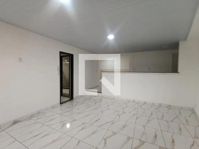 Casa / Sobrado para Locação em Nova Iguaçu/RJ Maria da Luz 2 Quartos