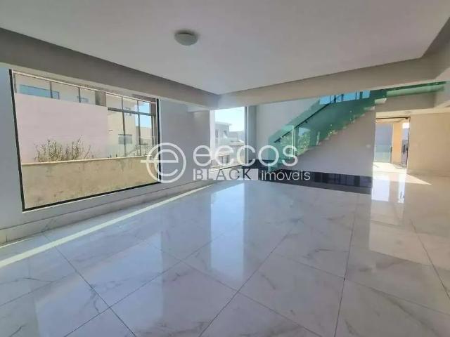 Casa / Sobrado para Locação em Nova Lima/MG Alphaville 4 Quartos