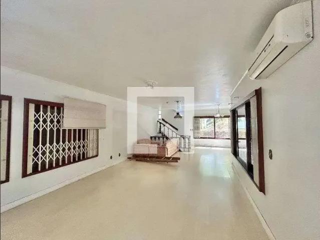 Casa / Sobrado para Locação em Novo Hamburgo/RS Ideal 4 Quartos