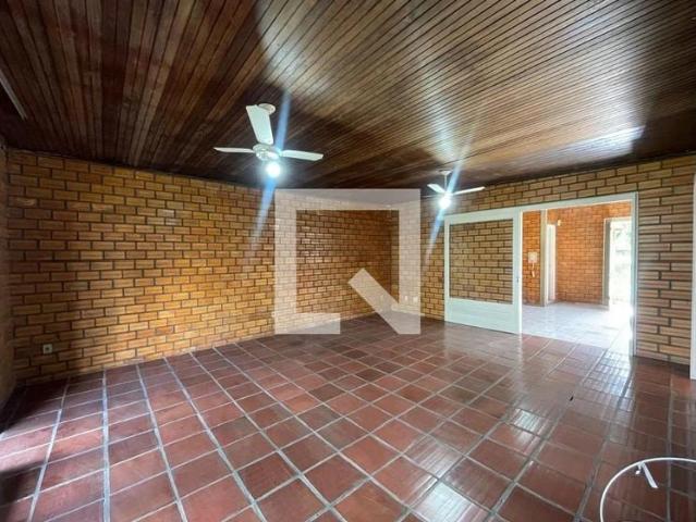 Casa / Sobrado para Locação em Novo Hamburgo/RS Primavera 2 Quartos