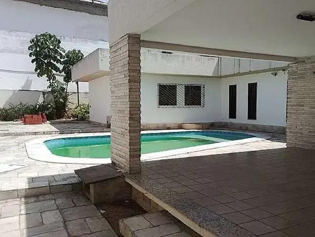 Casa / Sobrado para Locação em Natal/RN Candelária 4 Quartos