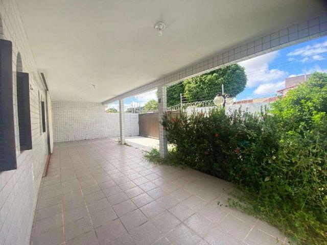 Casa / Sobrado para Locação em Natal/RN Pitimbu 3 Quartos