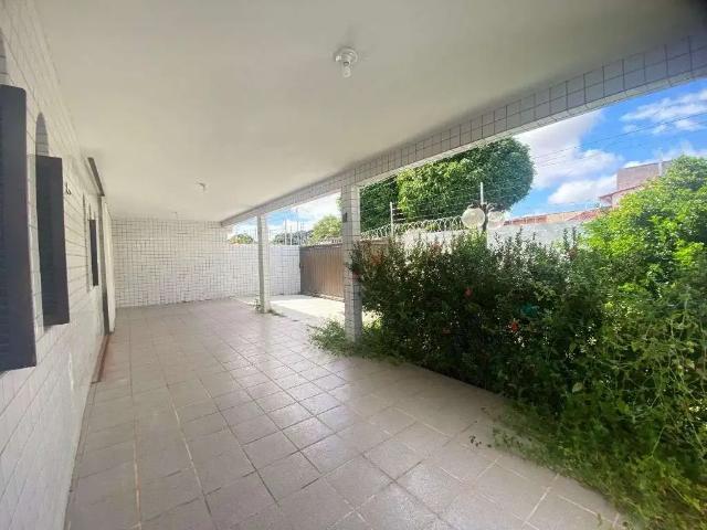 Casa / Sobrado para Locação em Natal/RN Pitimbu 3 Quartos