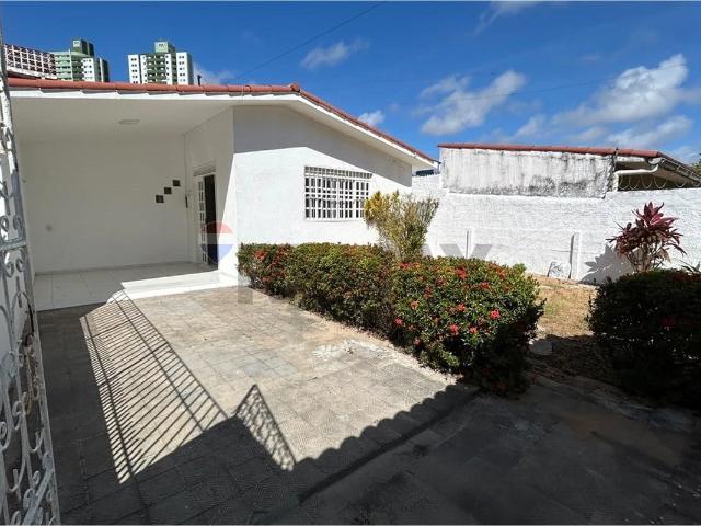 Casa / Sobrado para Locação em Natal/RN Ponta Negra 3 Quartos