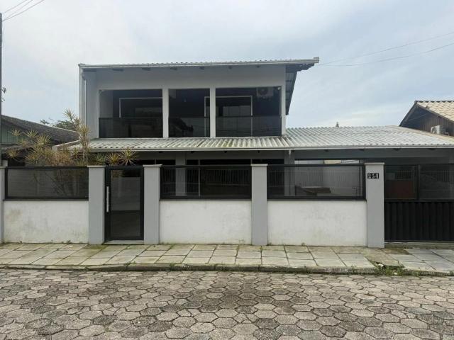 Casa / Sobrado para Locação em Navegantes/SC Centro 3 Quartos