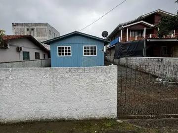 Casa / Sobrado para Locação em Navegantes/SC Centro 3 Quartos