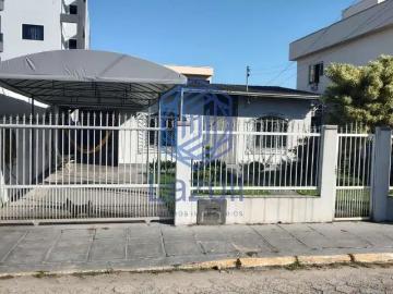 Casa / Sobrado para Locação em Navegantes/SC Centro 3 Quartos