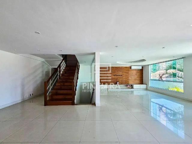 Casa / Sobrado para Locação em Niterói/RJ São Francisco 3 Quartos