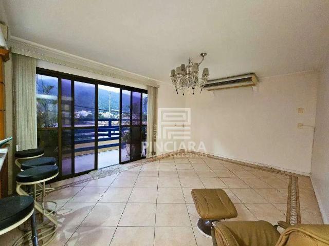 Casa / Sobrado para Locação em Niterói/RJ São Francisco 4 Quartos
