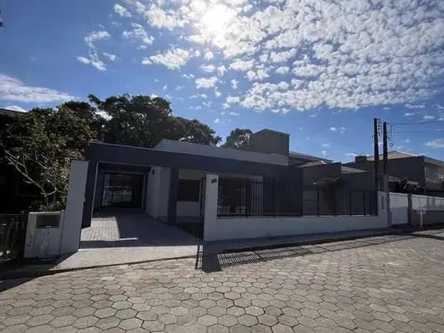 Casa / Sobrado para Locação em São Francisco do Sul/SC Ubatuba 4 Quartos