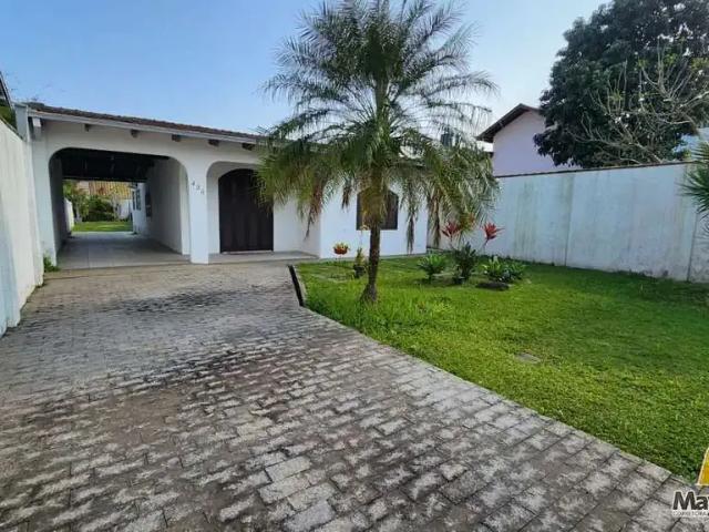 Casa / Sobrado para Locação em São Francisco do Sul/SC Água Branca 4 Quartos
