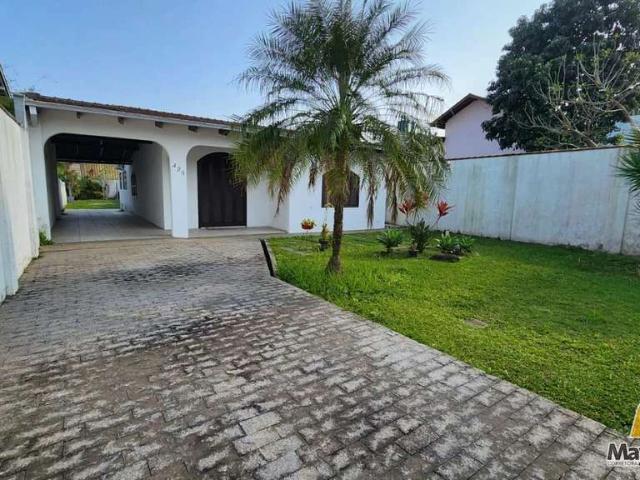 Casa / Sobrado para Locação em São Francisco do Sul/SC Água Branca 4 Quartos
