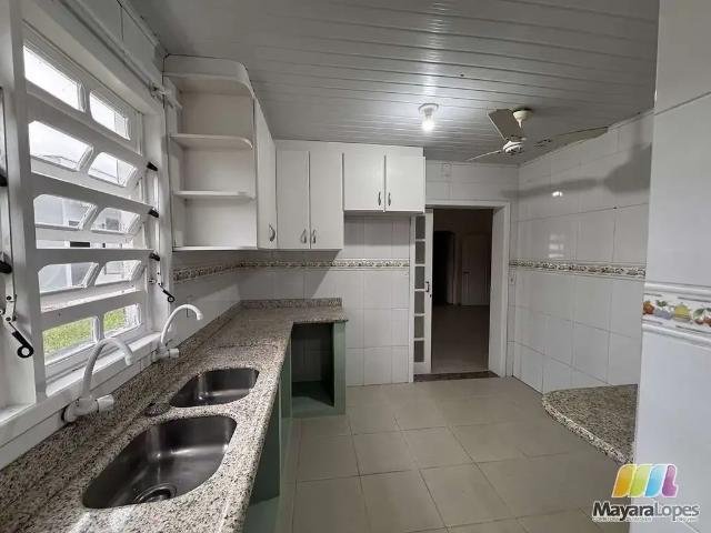 Casa / Sobrado para Locação em São Francisco do Sul/SC Água Branca 5 Quartos