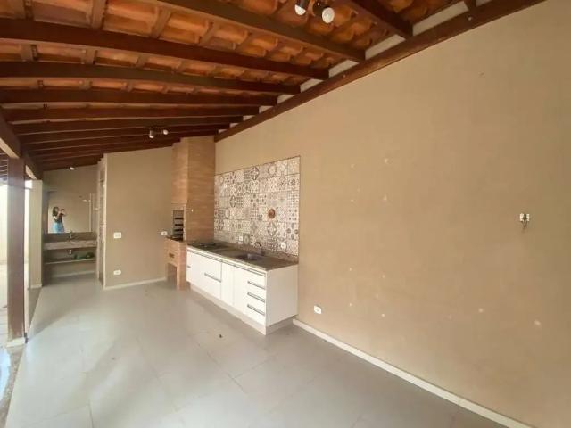 Casa / Sobrado para Locação em São João da Boa Vista/SP Parque Universitário 3 Quartos