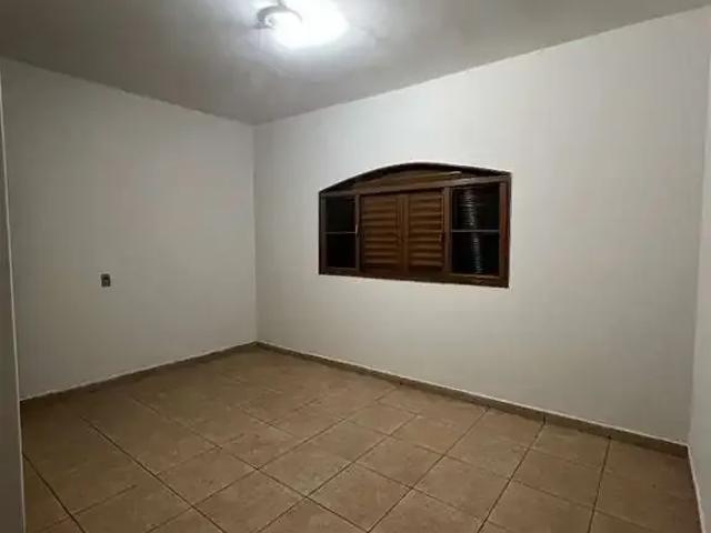 Casa / Sobrado para Locação em São José do Rio Preto/SP Roseiral 3 Quartos