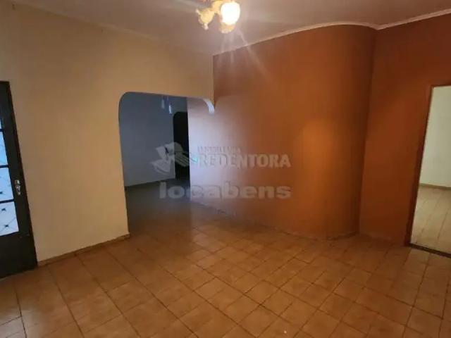 Casa / Sobrado para Locação em São José do Rio Preto/SP Vila Ercília 4 Quartos