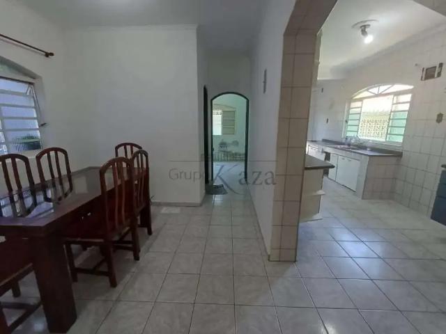 Casa / Sobrado para Locação em São José dos Campos/SP Bosque dos Eucaliptos 4 Quartos