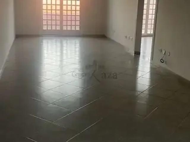 Casa / Sobrado para Locação em São José dos Campos/SP Bosque dos Eucaliptos 5 Quartos