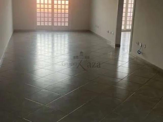 Casa / Sobrado para Locação em São José dos Campos/SP Bosque dos Eucaliptos 5 Quartos
