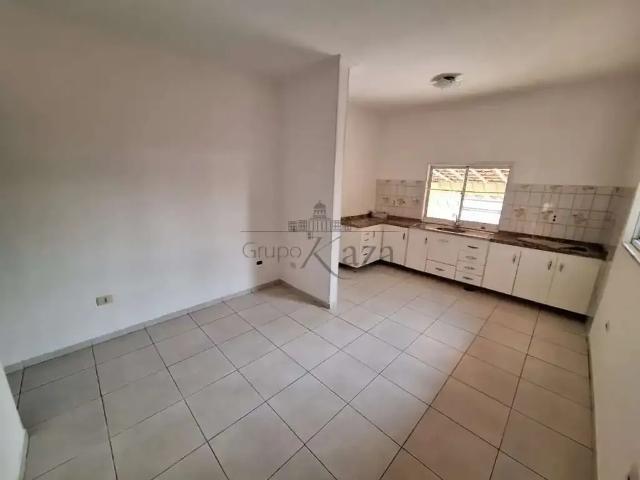 Casa / Sobrado para Locação em São José dos Campos/SP Bosque dos Eucaliptos 2 Quartos