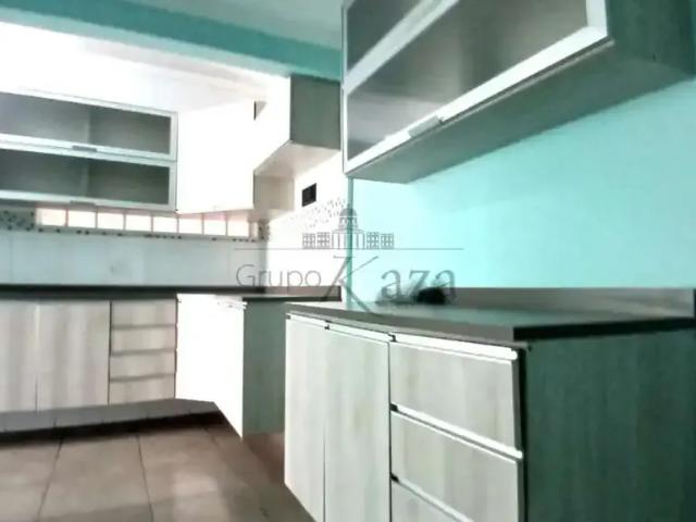 Casa / Sobrado para Locação em São José dos Campos/SP Cidade Vista Verde 3 Quartos