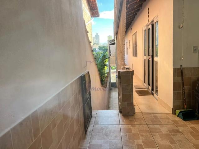 Casa / Sobrado para Locação em São José dos Campos/SP Jardim Aeroporto 2 Quartos