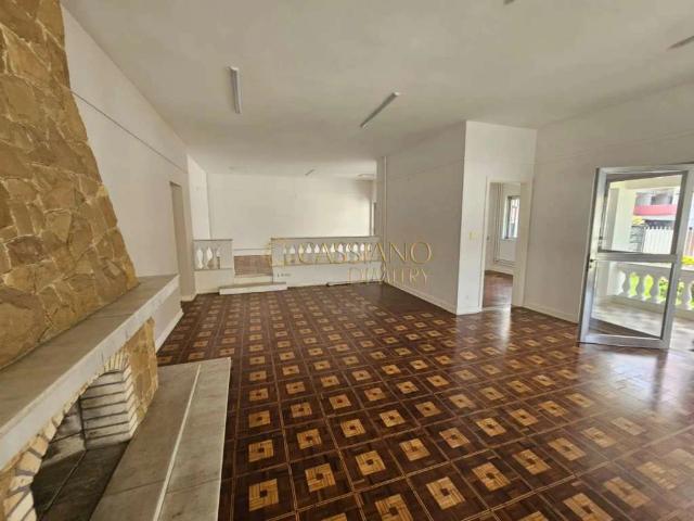 Casa / Sobrado para Locação em São José dos Campos/SP Jardim Apolo 4 Quartos