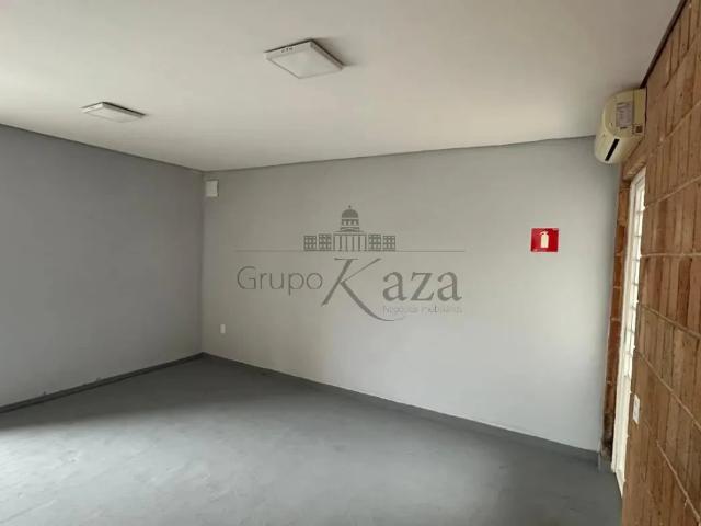 Casa / Sobrado para Locação em São José dos Campos/SP Jardim Augusta 3 Quartos