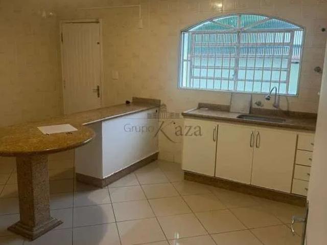 Casa / Sobrado para Locação em São José dos Campos/SP Jardim Augusta 4 Quartos