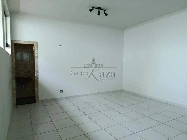 Casa / Sobrado para Locação em São José dos Campos/SP Jardim Augusta 6 Quartos