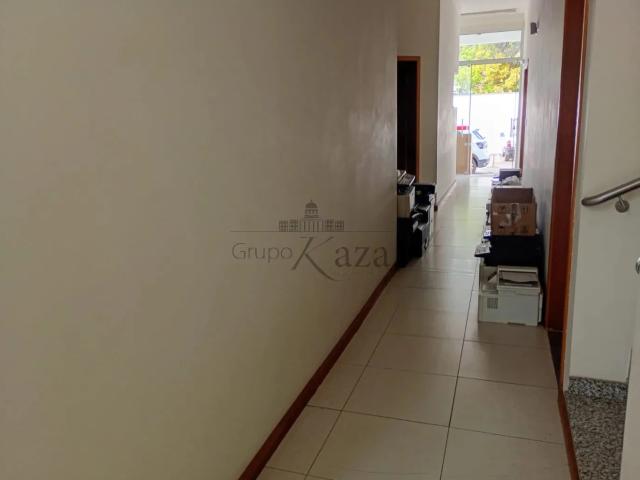 Casa / Sobrado para Locação em São José dos Campos/SP Jardim Bela Vista 10 Quartos