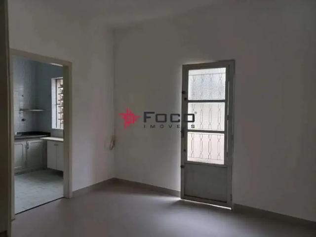 Casa / Sobrado para Locação em São José dos Campos/SP Jardim Bela Vista 2 Quartos