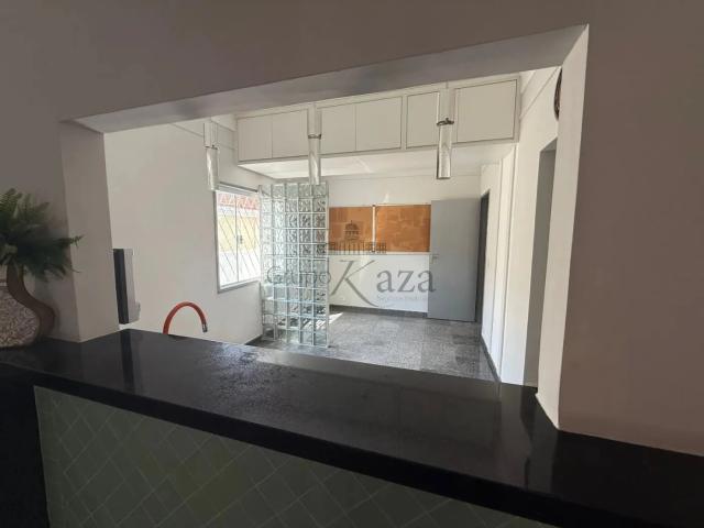 Casa / Sobrado para Locação em São José dos Campos/SP Jardim Bela Vista 3 Quartos