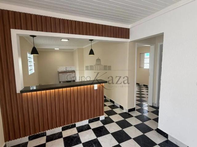 Casa / Sobrado para Locação em São José dos Campos/SP Jardim da Granja 3 Quartos