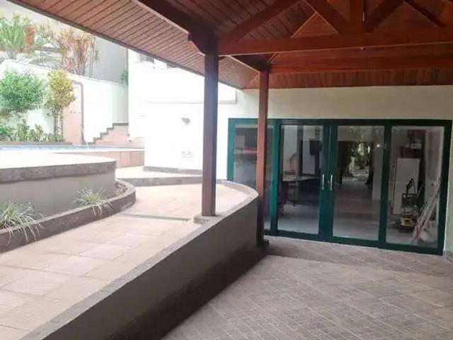 Casa / Sobrado para Locação em São José dos Campos/SP Jardim das Colinas 4 Quartos