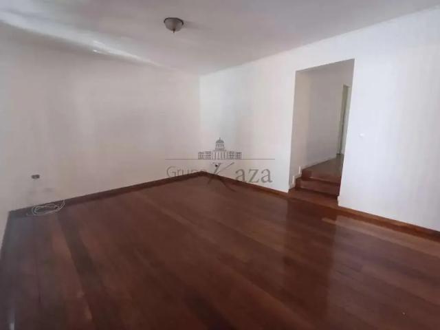 Casa / Sobrado para Locação em São José dos Campos/SP Jardim das Indústrias 4 Quartos