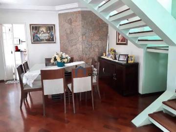 Casa / Sobrado para Locação em São José dos Campos/SP Jardim das Indústrias 4 Quartos