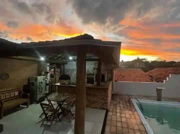 Casa / Sobrado para Locação em São José dos Campos/SP Jardim das Indústrias 5 Quartos