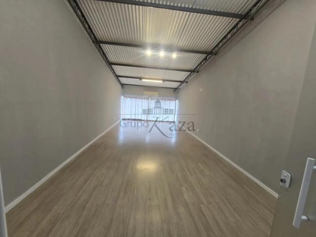 Casa / Sobrado para Locação em São José dos Campos/SP Jardim das Indústrias 10 Quartos