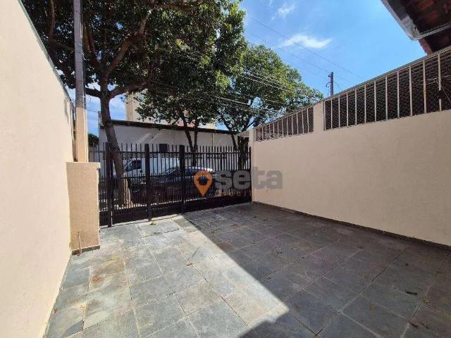Casa / Sobrado para Locação em São José dos Campos/SP Jardim das Indústrias 2 Quartos