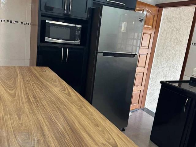 Casa / Sobrado para Locação em São José dos Campos/SP Jardim das Indústrias 2 Quartos