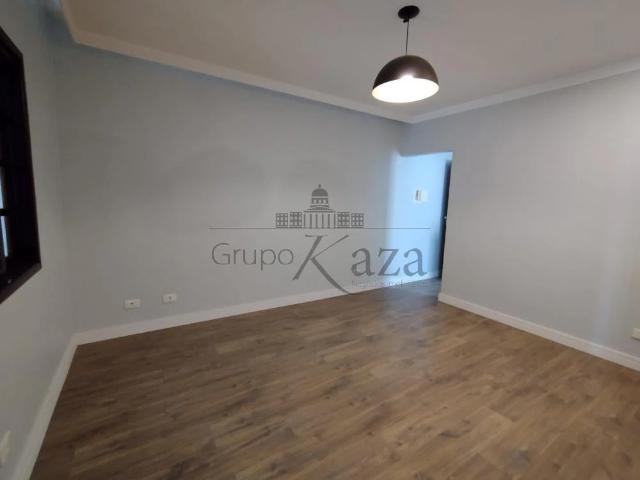 Casa / Sobrado para Locação em São José dos Campos/SP Jardim das Indústrias 3 Quartos
