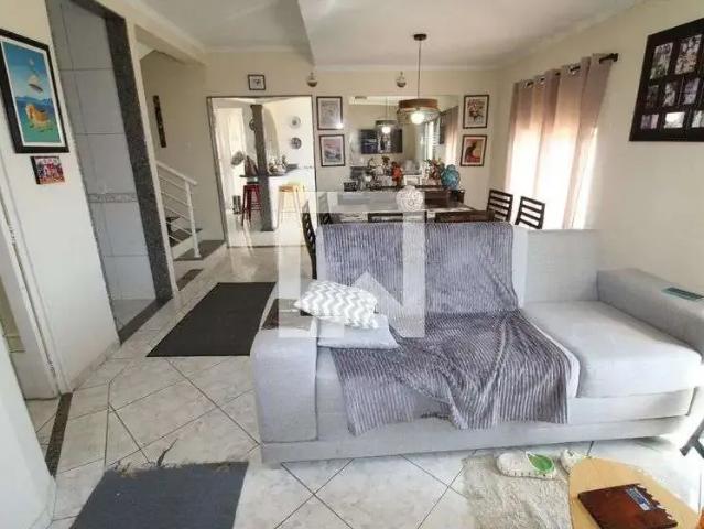 Casa / Sobrado para Locação em São José dos Campos/SP Jardim das Indústrias 3 Quartos
