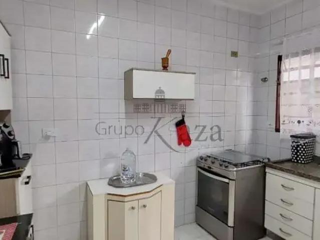 Casa / Sobrado para Locação em São José dos Campos/SP Jardim das Indústrias 3 Quartos