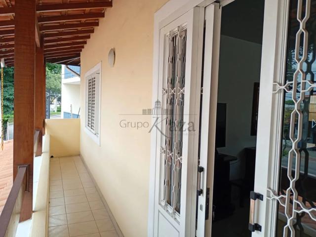 Casa / Sobrado para Locação em São José dos Campos/SP Jardim das Indústrias 3 Quartos