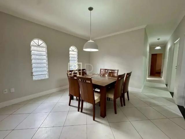 Casa / Sobrado para Locação em São José dos Campos/SP Jardim das Indústrias 3 Quartos