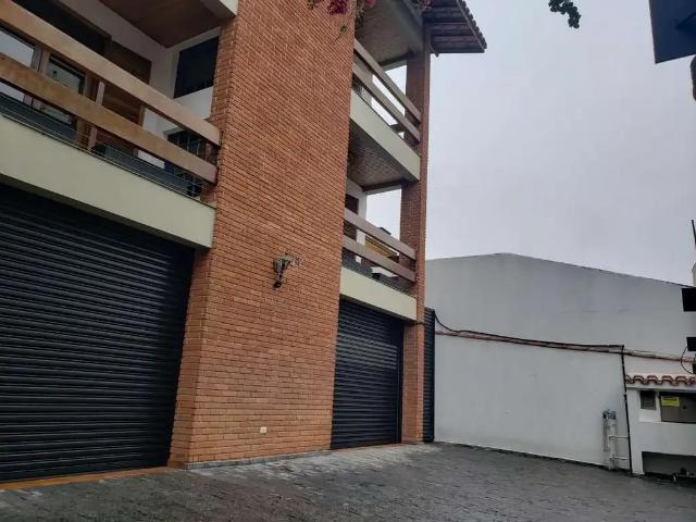 Casa / Sobrado para Locação em São José dos Campos/SP Jardim Esplanada 4 Quartos