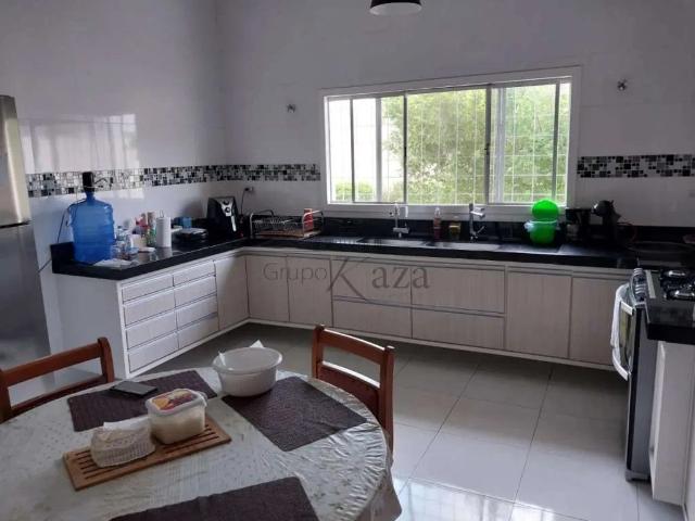 Casa / Sobrado para Locação em São José dos Campos/SP Jardim Esplanada 5 Quartos
